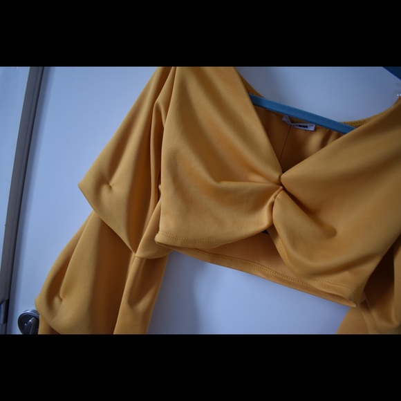 Mustard strapless long-sleeve crop top - Picture 3 of 3